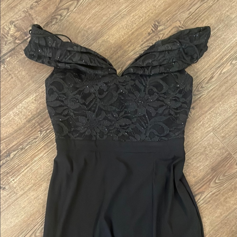 Elegant Black Lace Evening Dress